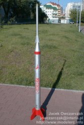 Gotowa rakieta przed modelarnią