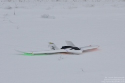 Samolot w zimowej scenerii (na śniegu)